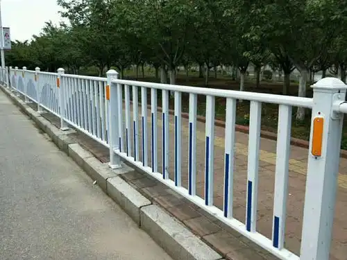 郑州批发人行道路隔离护马路道路护栏市政道路护栏厂家直销