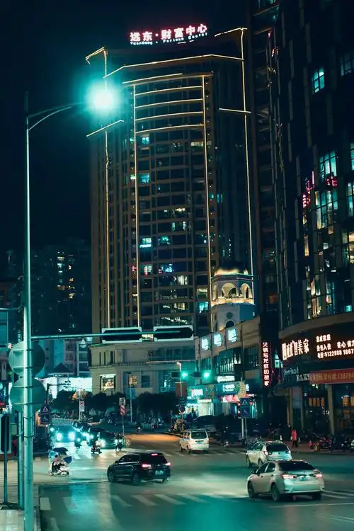 城市最繁华的街头,承载着每个奋斗者的梦.