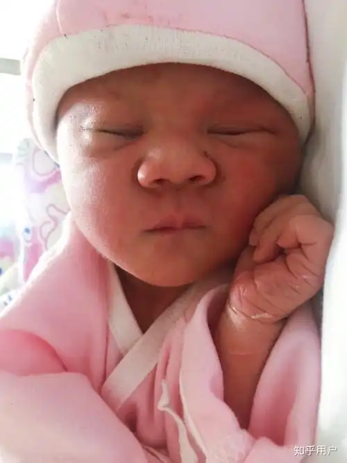 大家能晒一晒你们的宝宝婴儿时期的「丑照」吗?