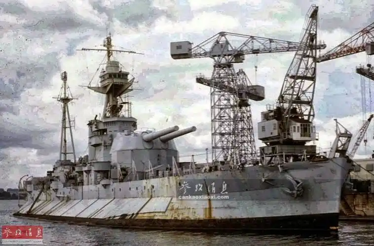 炮舰轰击滩头主炮炸膛:仍倾泻700发