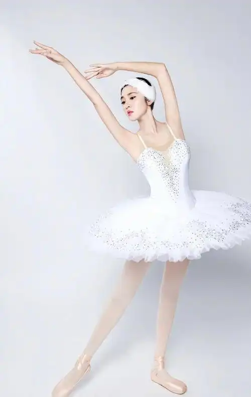 芭蕾舞造型合集迪丽热巴唐艺昕似精灵刘诗诗佟丽娅高雅似天鹅