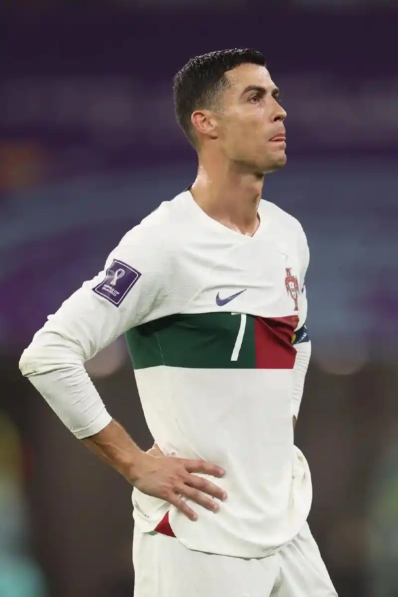 克里斯蒂亚诺·罗纳尔多,当今世界上最伟大的球员之一,第一次认 - 抖