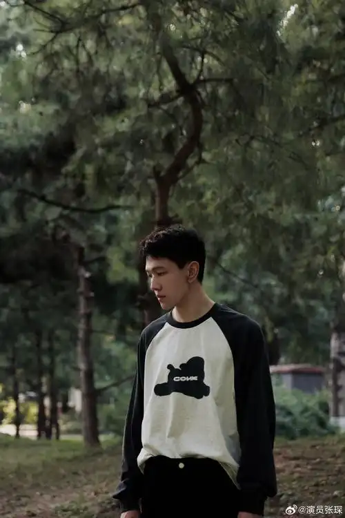 张琛超话中秋快乐04记得吃月饼#陪你过中秋##心想事琛