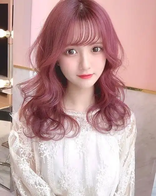 甜美可爱的空气卷发型