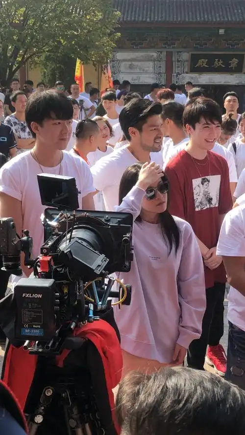 网红跟明星站在一起,刘宇宁张雪迎