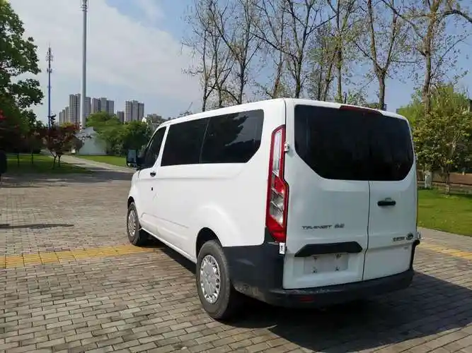 新款福特全顺低顶出售108万可以分期按揭