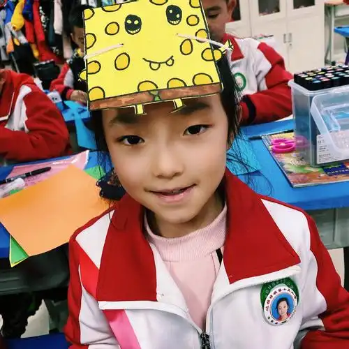 【卡通头饰设计】——"炫彩童心,创意无限"达拉特旗第十五小学一年级