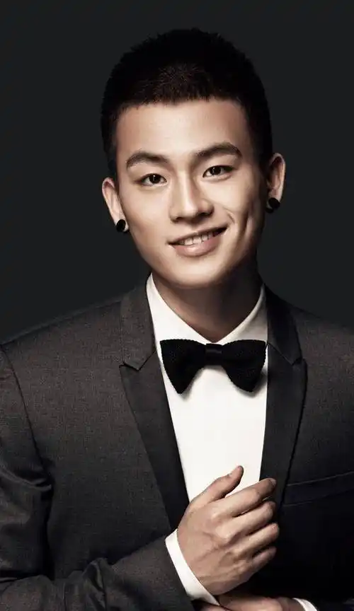 欧豪:"金马影后"马思纯前男友,差点被唱歌耽误的演员_电影_爱情_外形