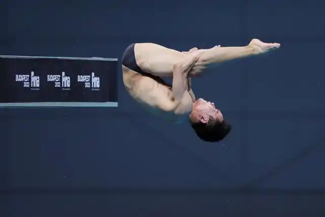 游泳世锦赛6跳水杨健杨昊晋级男子10米台半决赛