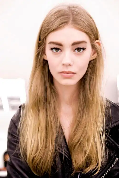 偷师法国女孩5个让人心动的慵懒发型!