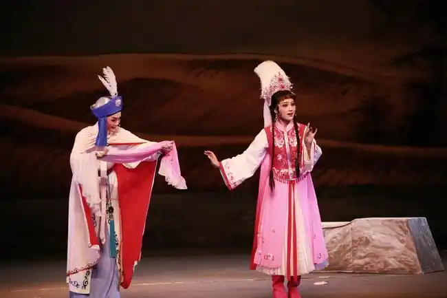 青春版越剧《沙漠王子》剧情简介