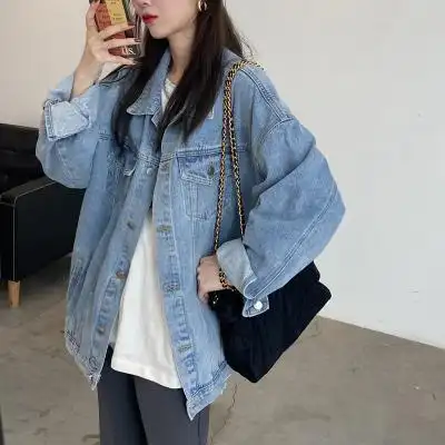 乌77酷帅下摆撕边浅蓝色牛仔外套女宽松书页口袋牛仔服中长款上衣