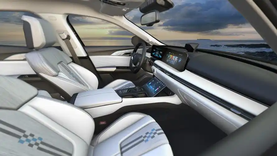 奔腾首款电动车e01内饰曝光座舱配备三屏幕7月上市