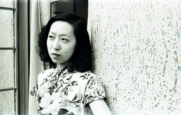 23岁的张爱玲给胡兰成寄了张照片张爱玲与胡兰成的图片