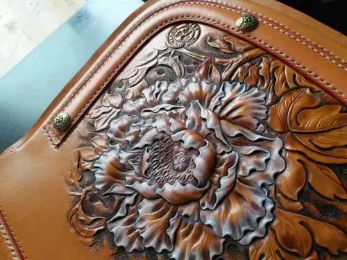 国内首屈一指的皮雕大师草鞋一只唯有一只才是无双