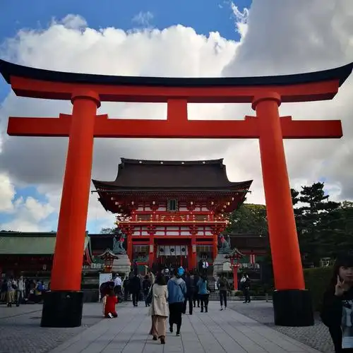 京都有很多神社.