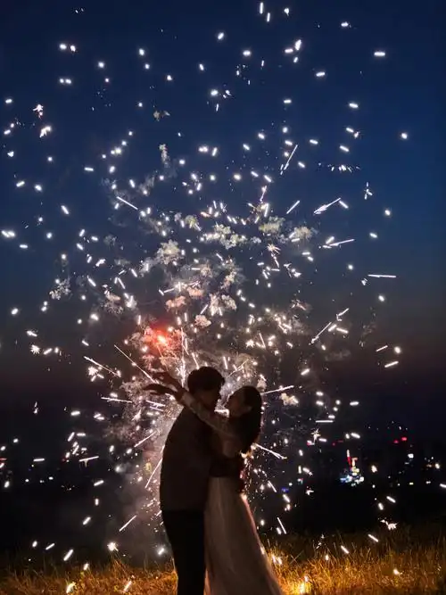 推荐一组烟花夜景婚纱照让你的余生绚烂