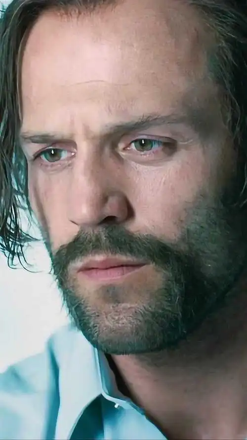 杰森斯坦森有头发的样子,沧桑性感!