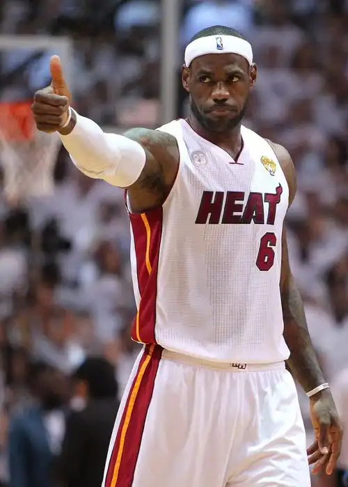 从开启职业生涯的那一刻起,詹姆斯就是万众瞩目的焦点,以状元秀的身份