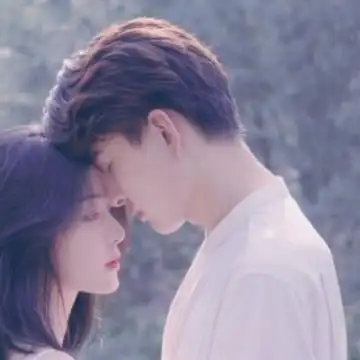 微信情侣头像背影一男一女两张 我对你一见心动二见钟情