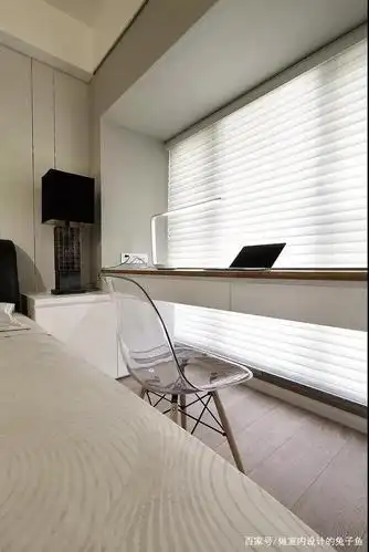 当书桌和窗户所在墙体之间有200mm 左右的间距时,可以满足窗帘"顺利