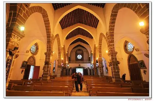 美仑美奂的广西北海涠洲岛盛塘村天主教堂揽胜