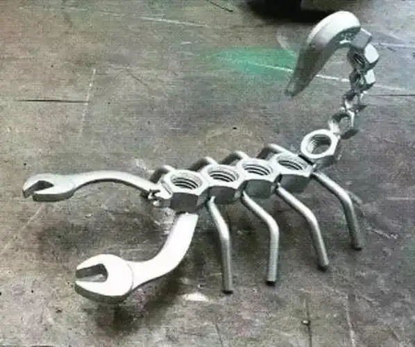 工程师用废弃零件做的工艺品,第一个就很喜欢!