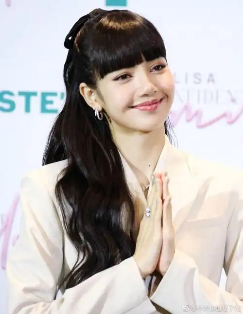 lisa泰国见面会生图