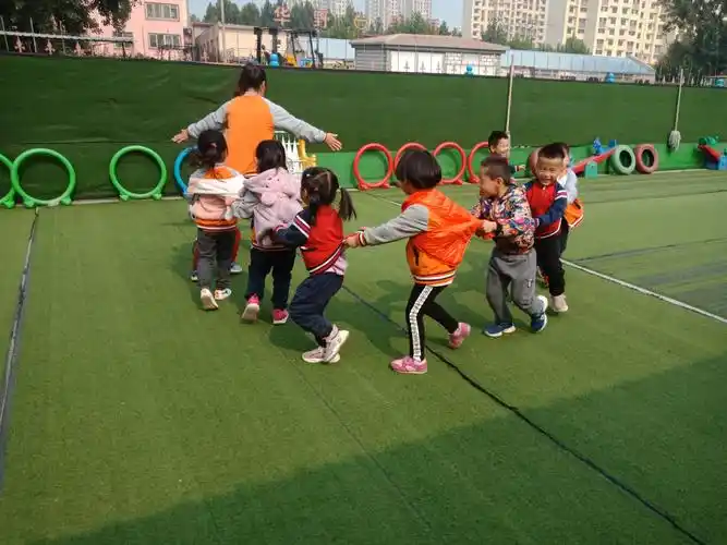 《老鹰捉小鸡》游戏开始了