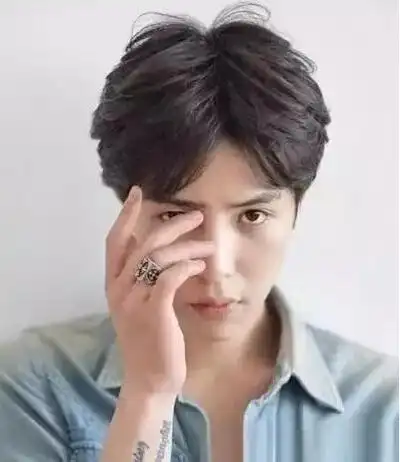 三七分和五五分发型哪个更好看 扮嫩就五五分霸气就三七分--sms580