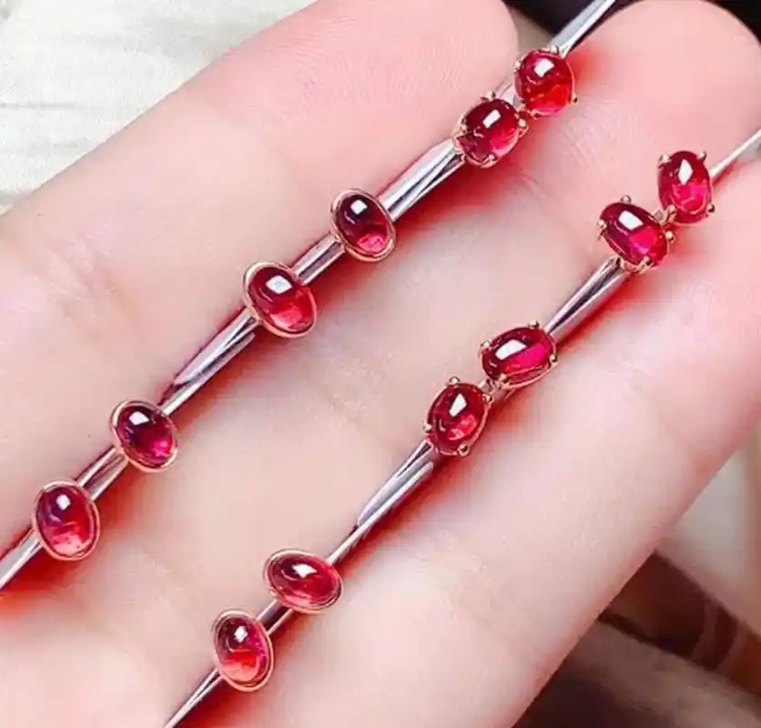 点击头像看直播##彩宝#缅甸红宝石:缅甸红宝石有两个主要产地,一是