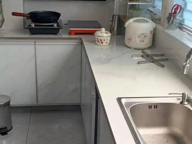 个旧一中对面电梯房学海花园单身公寓