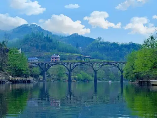 5分钟前 ·阅读26 蓝色咖啡屋 关注 去翠翠岛的路