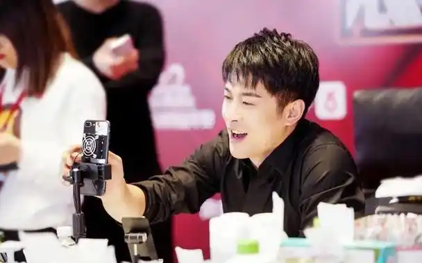 网友吐槽辛巴直播致榴莲价格上涨,直播带货有这么神呢?