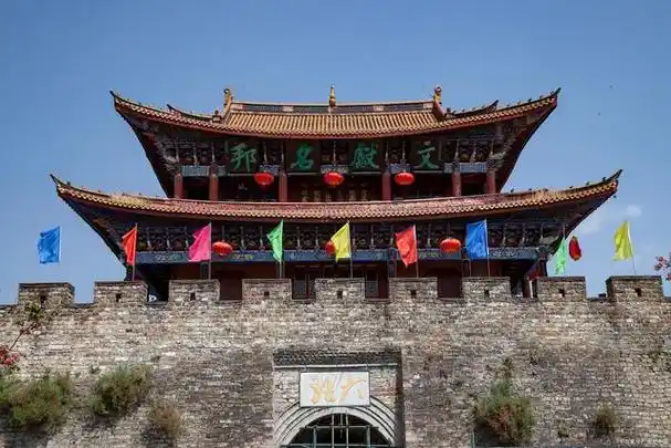 建水古城,位于中国云南省红河哈尼族彝族自治州,是一座有着千年历史的