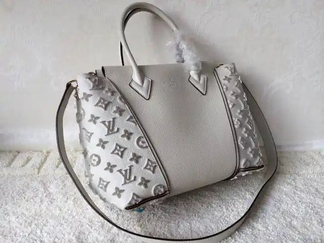 新款lv包包图片白色真皮女包新款lv包包怎么样