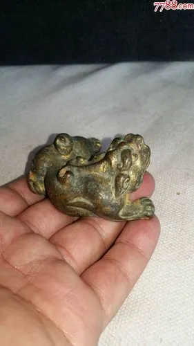 铜鎏金貔貅把件