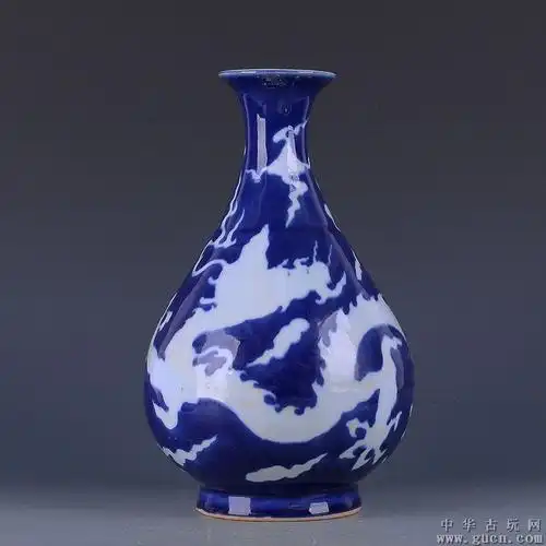 明宣德年制宝石蓝釉龙纹玉壶春瓶