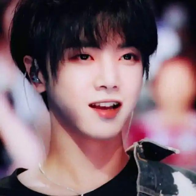 饭圈"毁了"华晨宇?粉丝成就了蔡徐坤?华语乐坛需不需要饭圈