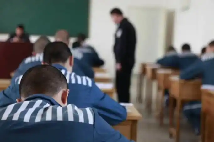 监狱服刑人员出狱后多久可以消除案底