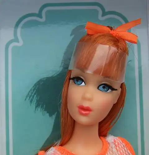 接下来是1971年有名的malibu barbie (马里布芭比) 复刻娃↓ 马里布