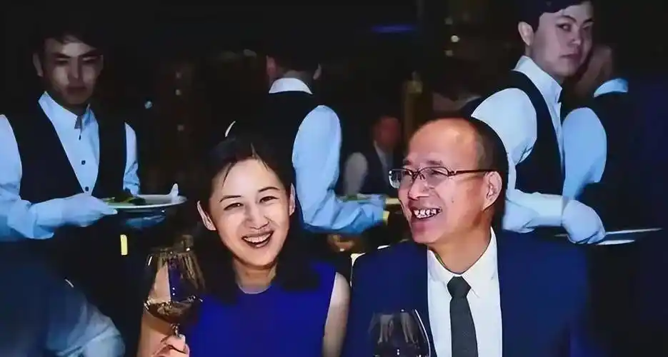 嫁上海首富生3个孩子,52岁越活越从容_王津元_郭广昌_父母