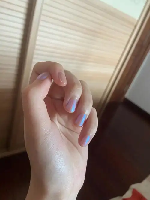 花落利亚指甲油