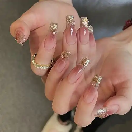 网红风氛围感渐变粉色美甲图片