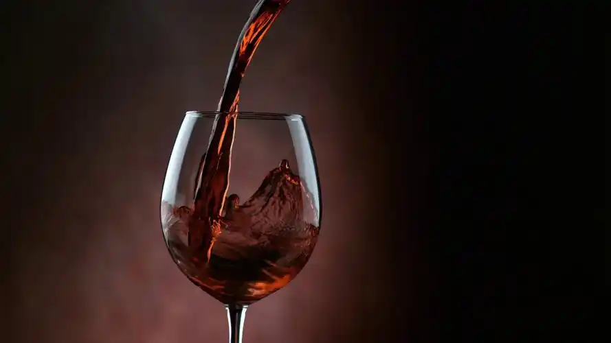 瓶醒:最出色的醒酒器是酒瓶本身!-酒道|酒斛网