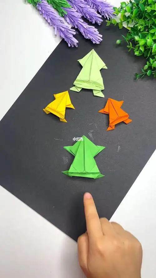 用正方形彩纸,跟着一起学吧.#手工折纸  #折纸教程