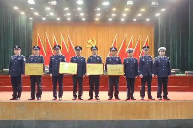 祝贺潢川公安局被县委县政府嘉奖因这项成绩突出