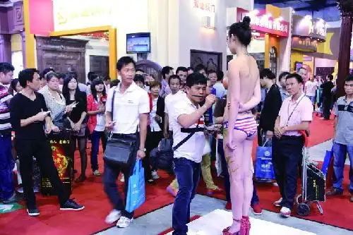 永康门博会上有全裸人体彩绘有但尺度没那么大