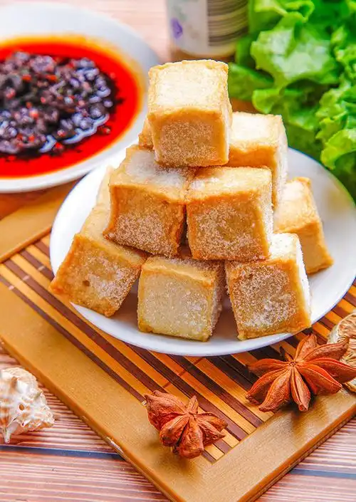 鱼豆腐火锅菜品摄影图片