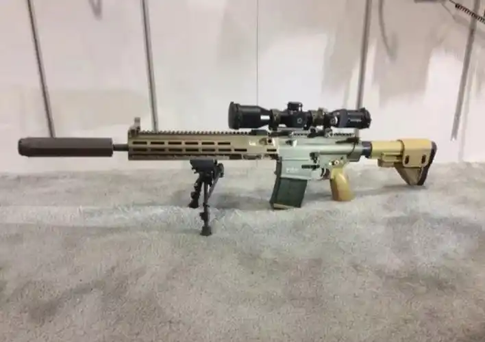 美军展示最新的m110a1半自动狙击步枪 中国在该领域被甩开